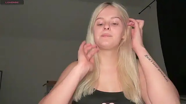 Snapshot of Allylove03 chatting on September 11, 5:57 pm Allylove03 online show from September 11, 5:57 pm