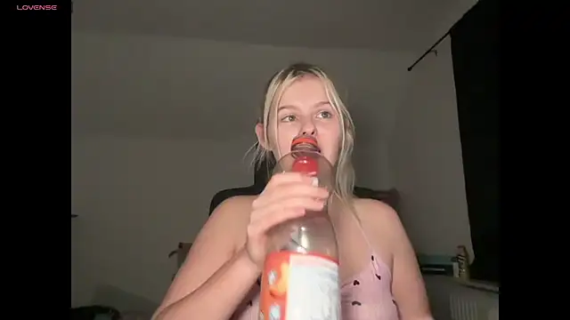 Snapshot of Allylove03 chatting on October 1, 5:18 pm Allylove03 online show from October 1, 5:18 pm