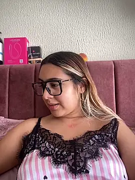 Miabonnett  online show from February 25, 3:21 pm