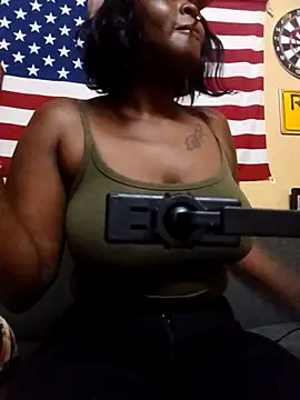 Snapshot of freaky_belle chatting on October 15, 5:15 pm freaky belle online show from October 15, 5:15 pm