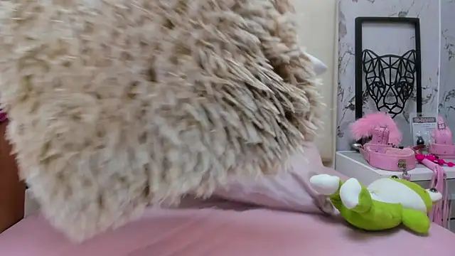 MADISON ROWAN1 online show from October 23, 3:34 am