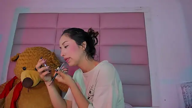 little-Emma online show from December 23, 5:44 am