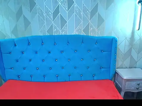 Snapshot of Lilyevansx chatting on September 12, 6:59 pm Lilyevansx online show from September 12, 6:59 pm