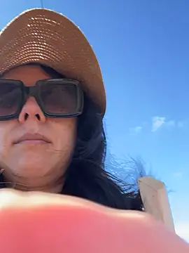 Reinacatchile online show from February 22, 3:24 pm