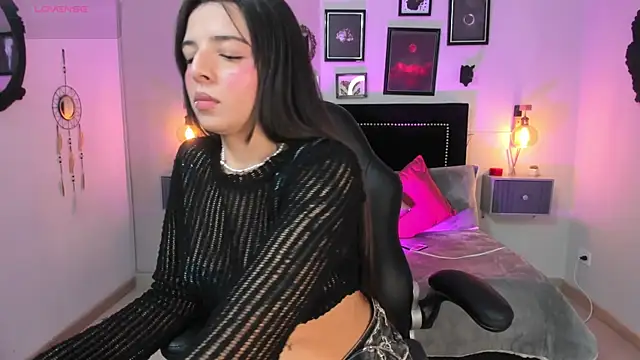 Charlotte  Benett online show from January 13, 5:13 am