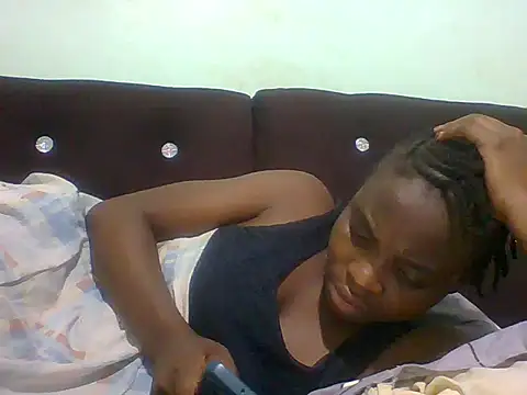 sexxyqueenn22 online show from October 5, 9:20 pm