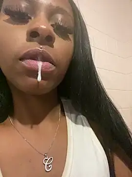 ebonysnow225 online show from December 17, 6:50 am