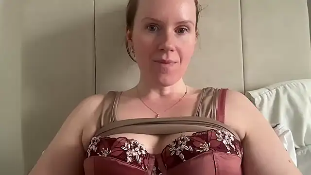 redheadrosie69 online show from March 9, 4:10 pm