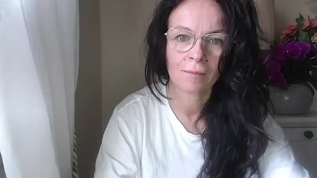 HelenLuxx online show from October 23, 6:30 am