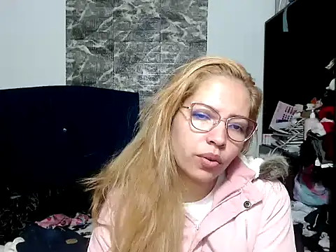 THEBOSSLARA online show from November 10, 8:26 pm