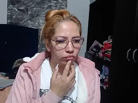 THEBOSSLARA online show from November 15, 3:24 pm