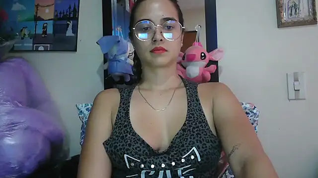 trianabell online show from April 15, 7:58 pm