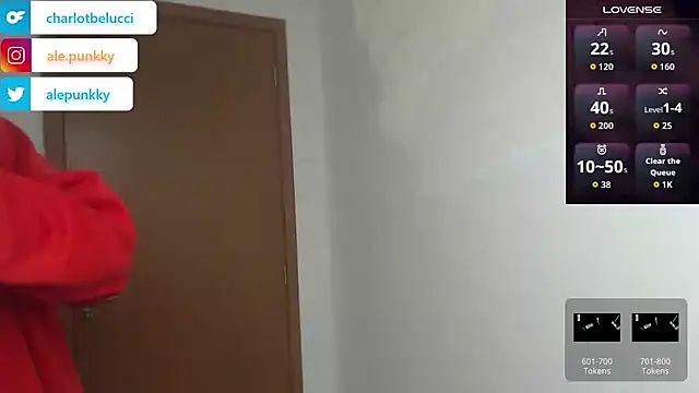 Snapshot of charlotbelucci_ chatting on October 20, 10:35 pm charlotbelucci online show from October 20, 10:35 pm