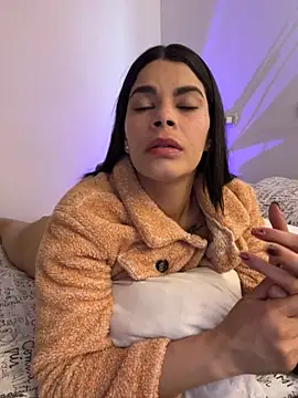 Leah Honey26 online show from November 19, 9:37 pm