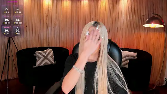 HannaConnor  online show from April 11, 8:34 pm