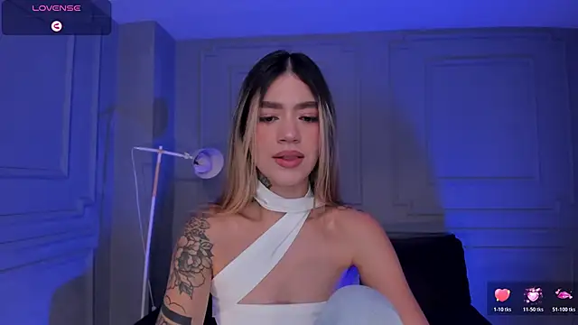 ViolettHansson online show from April 18, 10:07 am