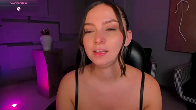 AliceHarper  online show from April 17, 11:07 pm