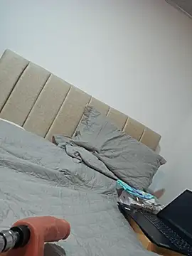 mmm-Virginia online show from April 5, 9:25 pm