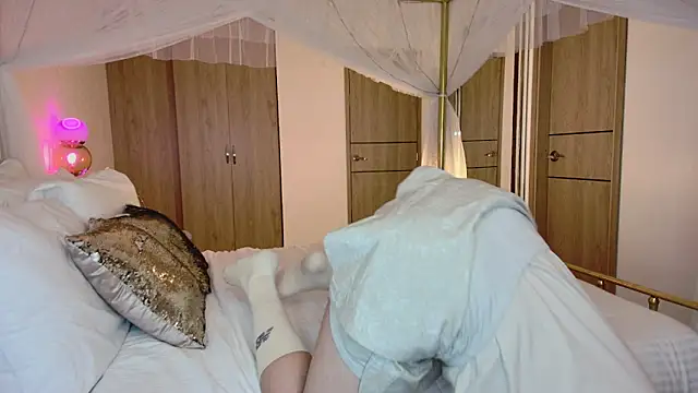 alejadollts online show from April 28, 12:08 am