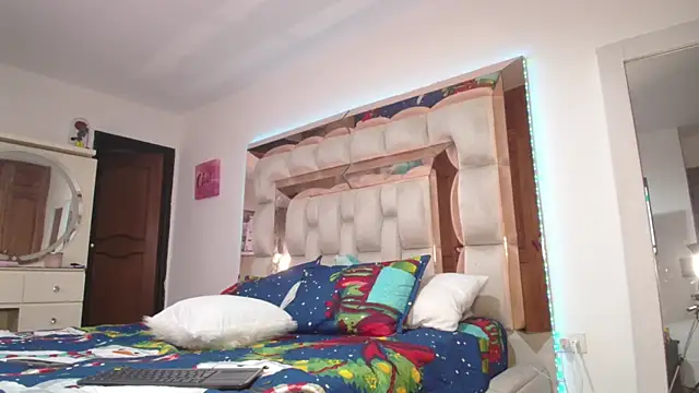 emilyaboott online show from November 27, 11:40 pm