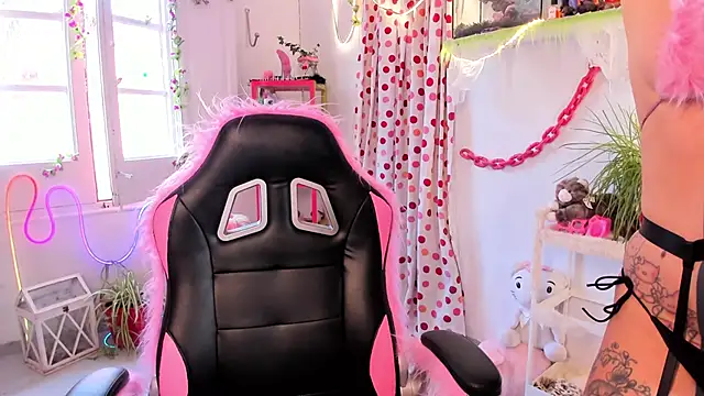 lady sontse  online show from March 28, 2:16 pm