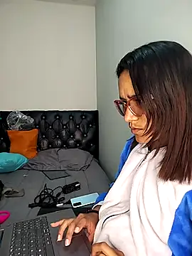 Yaumiko online show from March 4, 8:15 pm