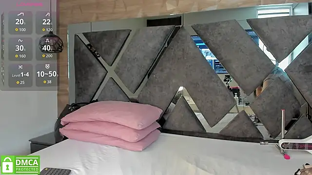 Venus velez  online show from April 11, 1:15 pm