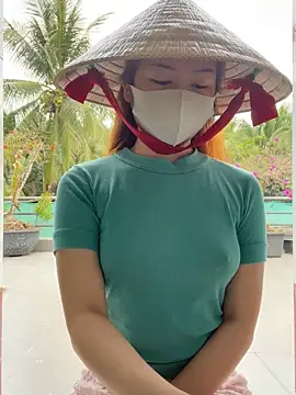 BabyThree  online show from January 18, 9:16 am