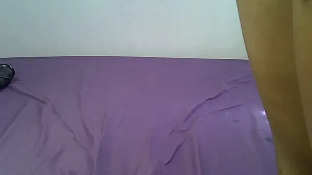 laetitia  online show from April 9, 11:04 am