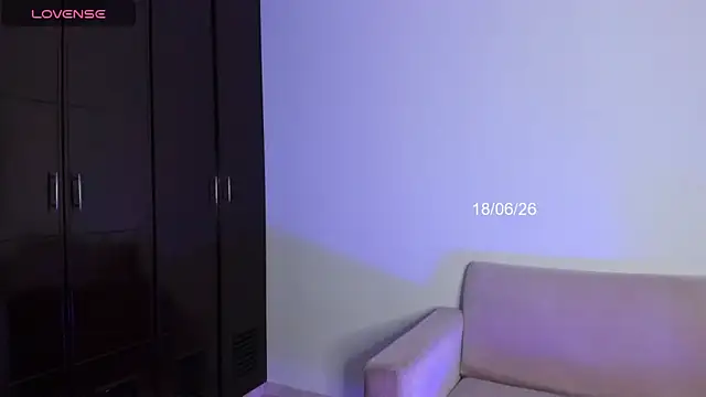 Lilacutte  online show from June 18, 9:14 am