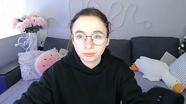 Mini Diva online show from March 8, 9:02 am