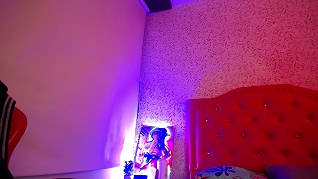 luly pink online show from November 11, 3:02 am