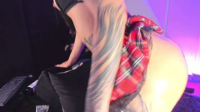 sam carsonx online show from November 23, 10:55 pm