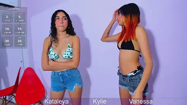 Wetnaughtygirls online show from October 17, 1:31 am