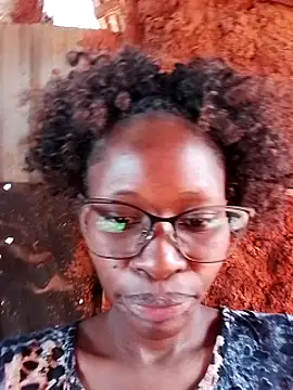 LOVELY-2BERRY online show from October 18, 9:01 am