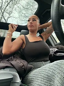 LovingBlondie online show from February 11, 6:37 am