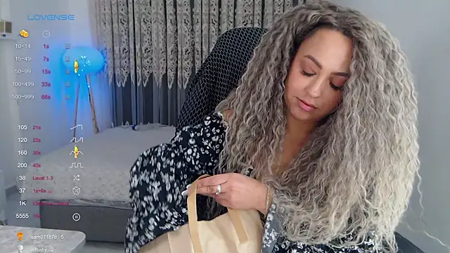  Just a queen 3 online show from November 3, 11:47 am