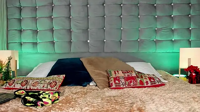 Poacahontasfg online show from January 9, 3:55 am