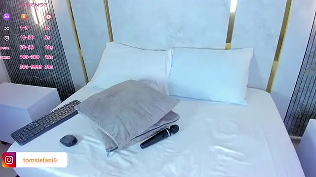 amor smith  online show from October 9, 3:21 am