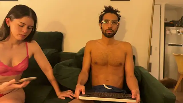 Redfloweer1 online show from April 16, 2:12 am