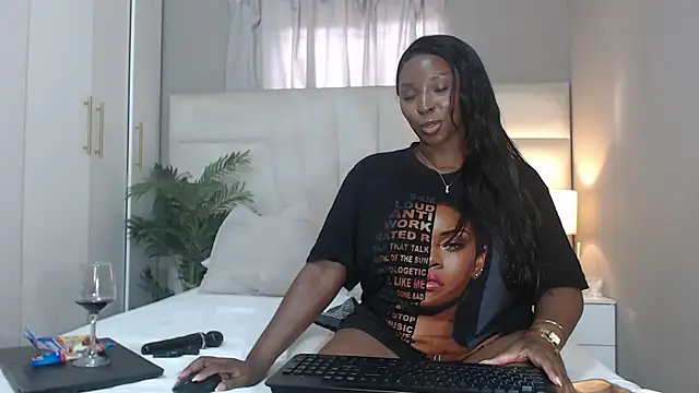 naughtyblackdolie online show from November 8, 5:34 am