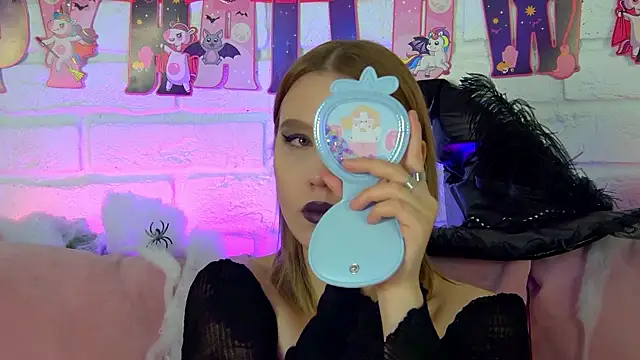 LiliLinn online show from October 31, 4:25 am