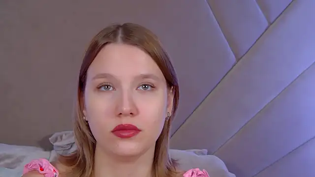 LiliLinn online show from December 1, 5:00 am