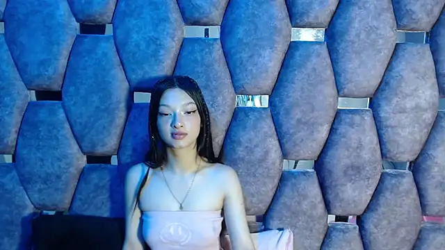 Aurora 18 online show from April 18, 3:03 pm