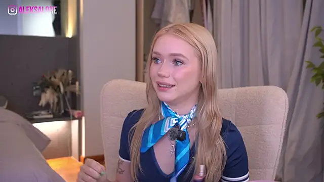 LexieLoree online show from June 7, 3:02 am