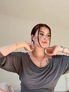 Mia-Minou online show from March 23, 2:56 pm