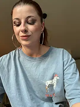 Mia-Minou online show from July 3, 6:14 pm