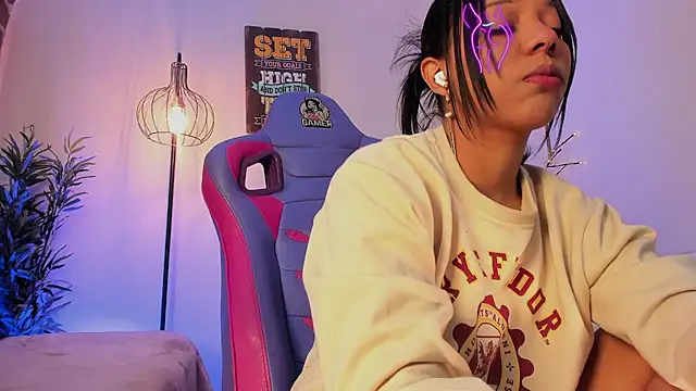 madelyn rose  online show from October 10, 2:05 am