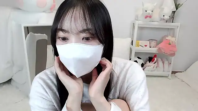 momo room online show from April 17, 12:51 pm