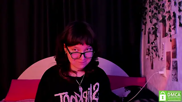 dreamgirllovee online show from November 17, 4:57 am